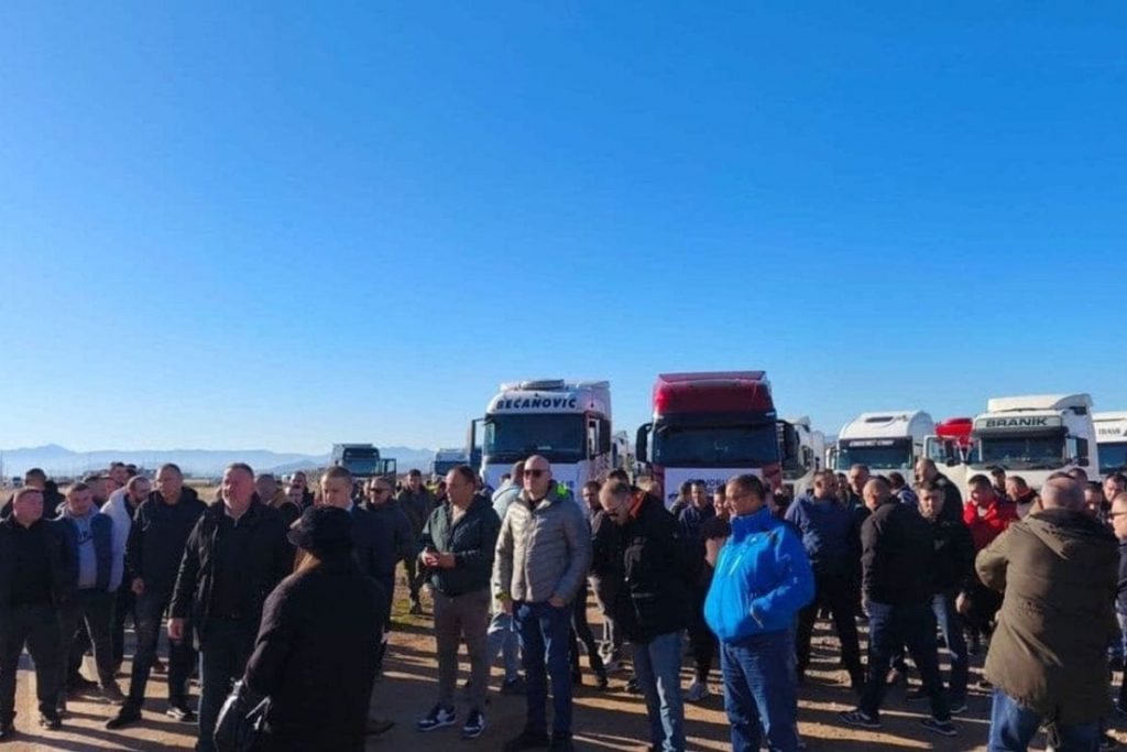Uprava policije: Neovlašćene blokade u Rožajama, Bijelom Polju i Tuzima