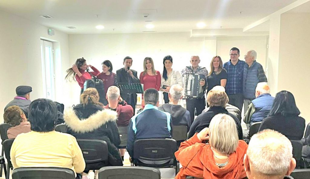 HUMANITARNI MUZIČKO-PJESNIČKI PROGRAM DRAGANA KOPRIVICE I PRIJATELJA SINOĆ U JU DOM STARIH “NIKŠIĆ” U NIKŠIĆU