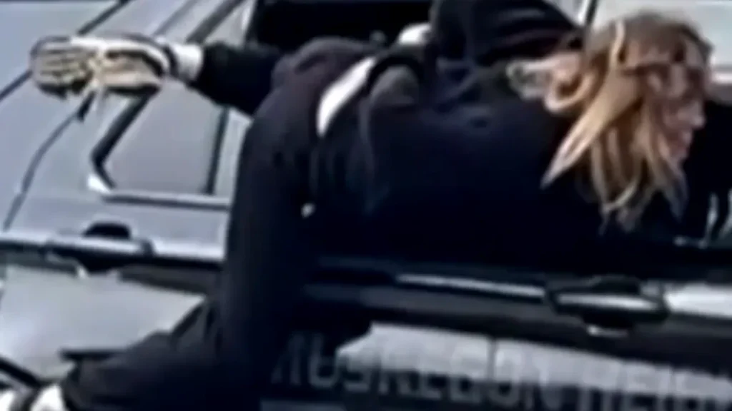 Kao na filmu: Kroz prozor pobjegla s lisicama na rukama iz policijskog vozila