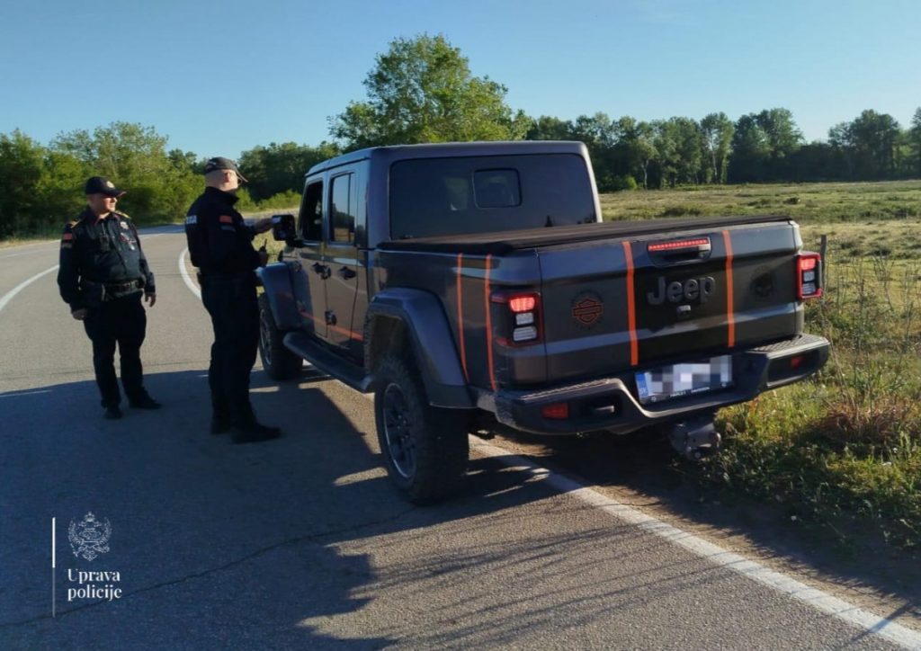 Pojačane kontrole u Ulcinju: Skoro 100 vozača provjereno, 35 kažnjeno, jedno lice privedeno