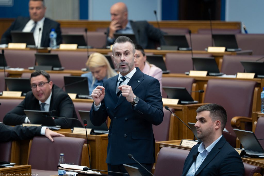 Bogdanović: Pogledajte kako je Đukanović pravdao monstruozni napad na Vanju Ćalović! (VIDEO)