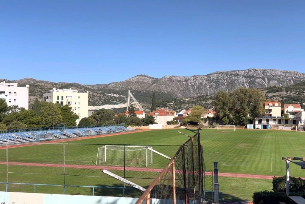 Srušio se dio tribine na stadionu u Dubrovniku: Jedna osoba povrijeđena