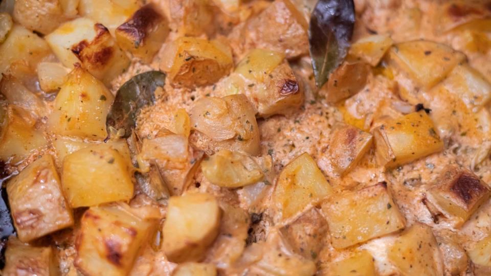Posni pekarski krompir sa prazilukom