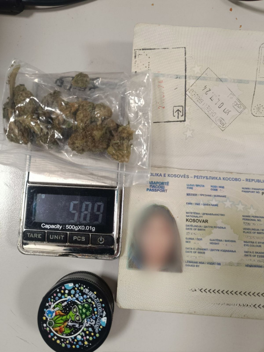 kosovarka, kokain i marihuana
