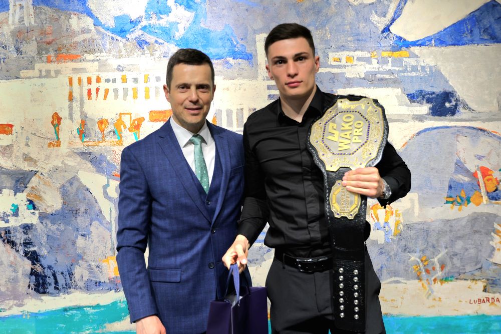 Mujović upriličio prijem za Čađenovića: Evropska titula ponos Podgorice i Crne Gore