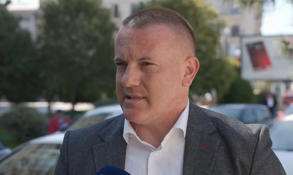 pekić