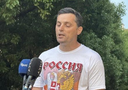 Direktor škole u Plužinama neće pod logo „Da je vječna“: Odbio nalog Vlade da koristi vizuelni identitet povodom XX godina od nezavisnosti