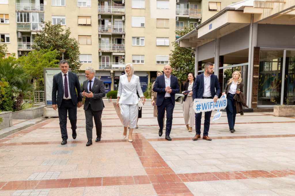 WiFi4WB stigao u Tivat: Besplatan internet na Trgu magnolija za građane i posjetioce