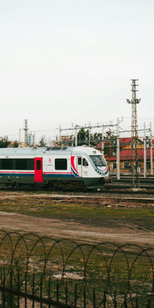 Njemačka: Muškarac bacao petrade na putnike u vozu
