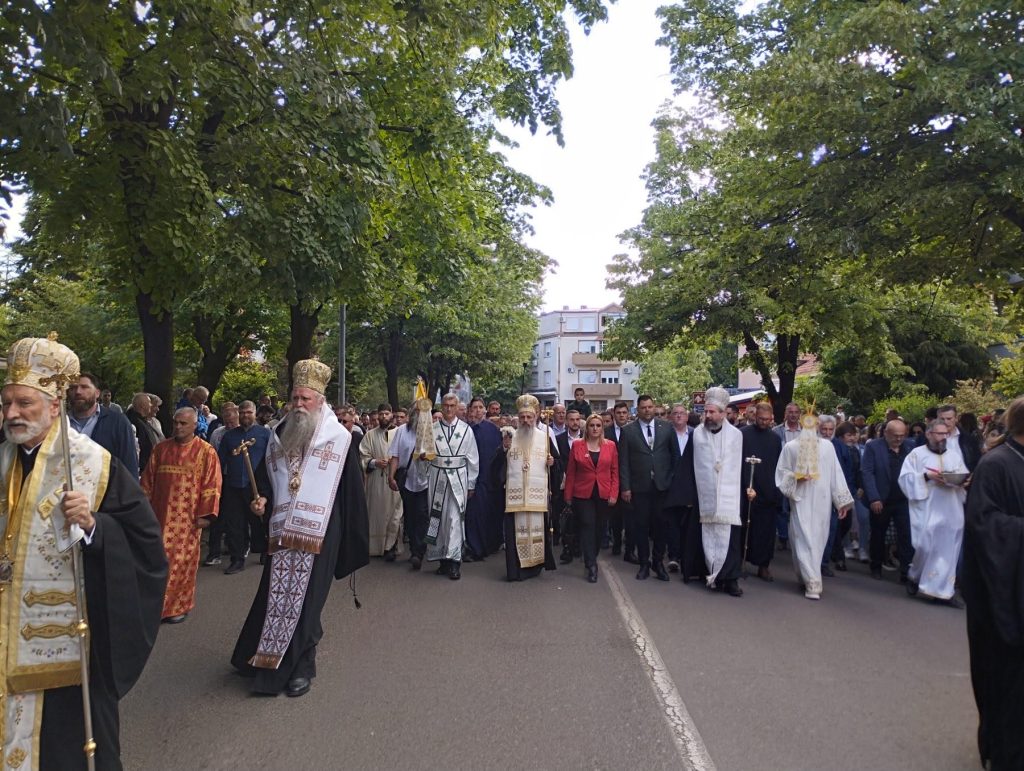 Više hiljada građana na svečanoj litiji u Nikšiću