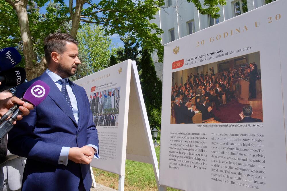 Milatović otvorio izložbu „20 godina u 20 slika“: „Crna Gora treba da postane 28. članica EU do 2028. godine“