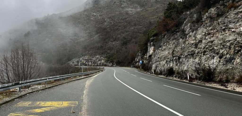 Auto-moto savez Crne Gore upozorava: oprez zbog odrona i čestih obustava