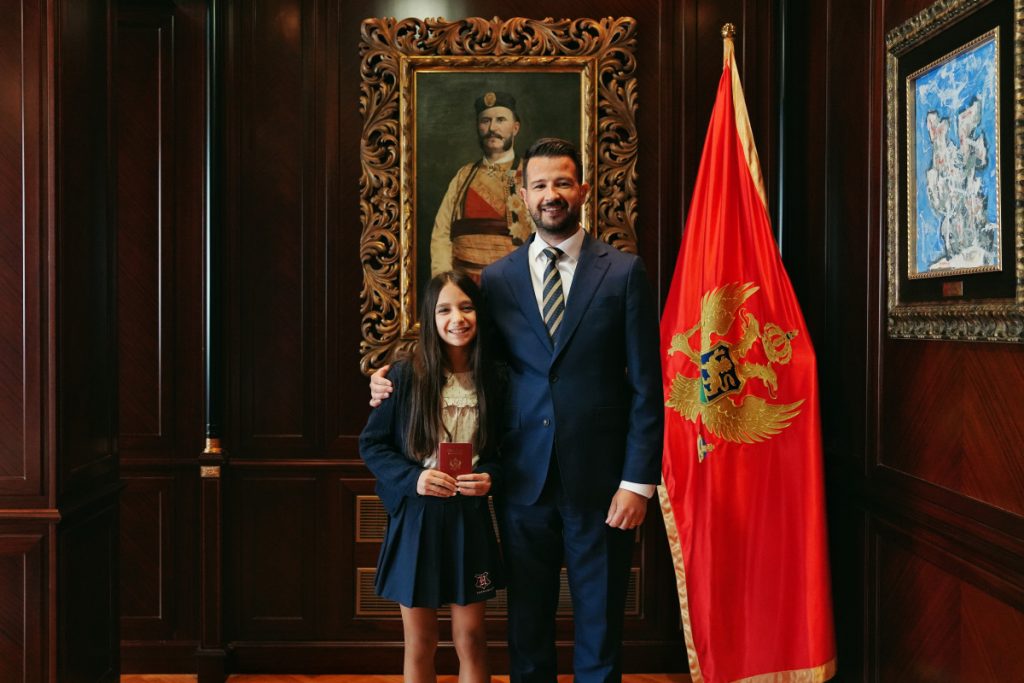 Milatović uručio crnogorski pasoš vicešampionki Evrope Lani Boljević