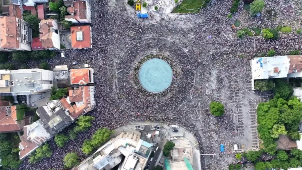 Završen protest u Beogradu: Snimak iz drona pokazao koliko je blokadera na Slaviji
