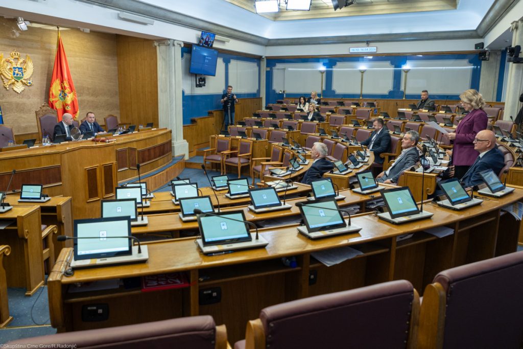 Ustavni sud u nepotpunom sastavu, Skupština ne odlučuje o kandidatima