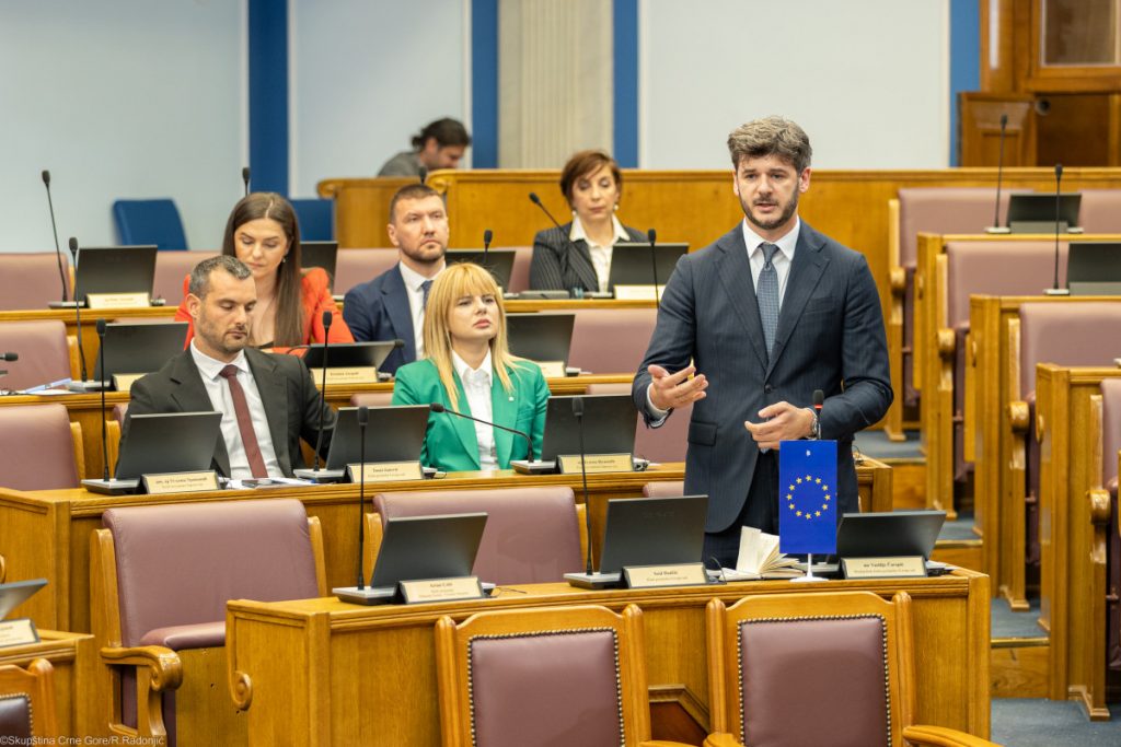 Čarapić: Niko nije džepario građana kao ekipa iz mračne prošlosti – uništili su sve čega su se dotakli