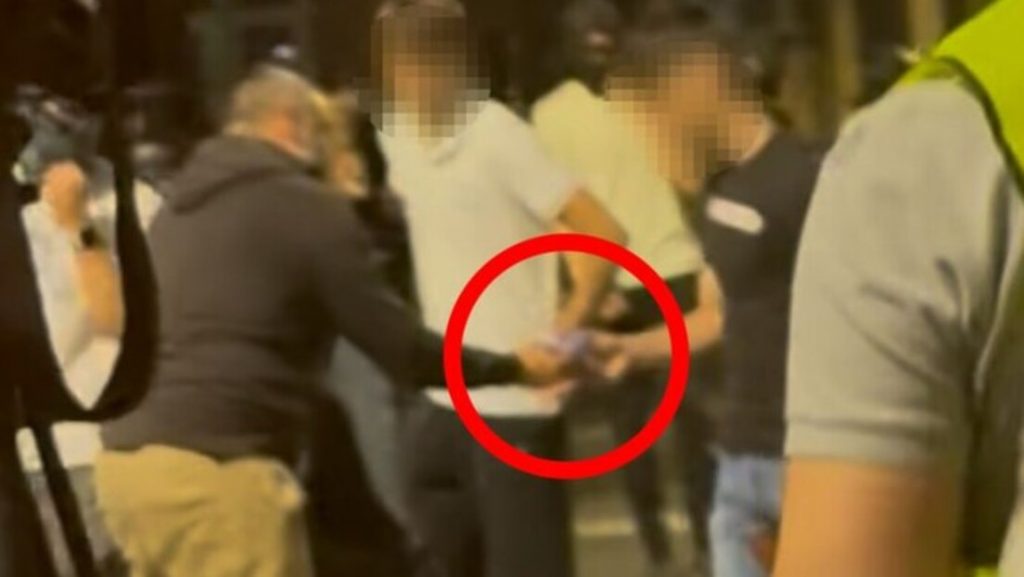 MUP: Uhapšen osumnjičeni da je nakon protesta policiju gađao kamenicama