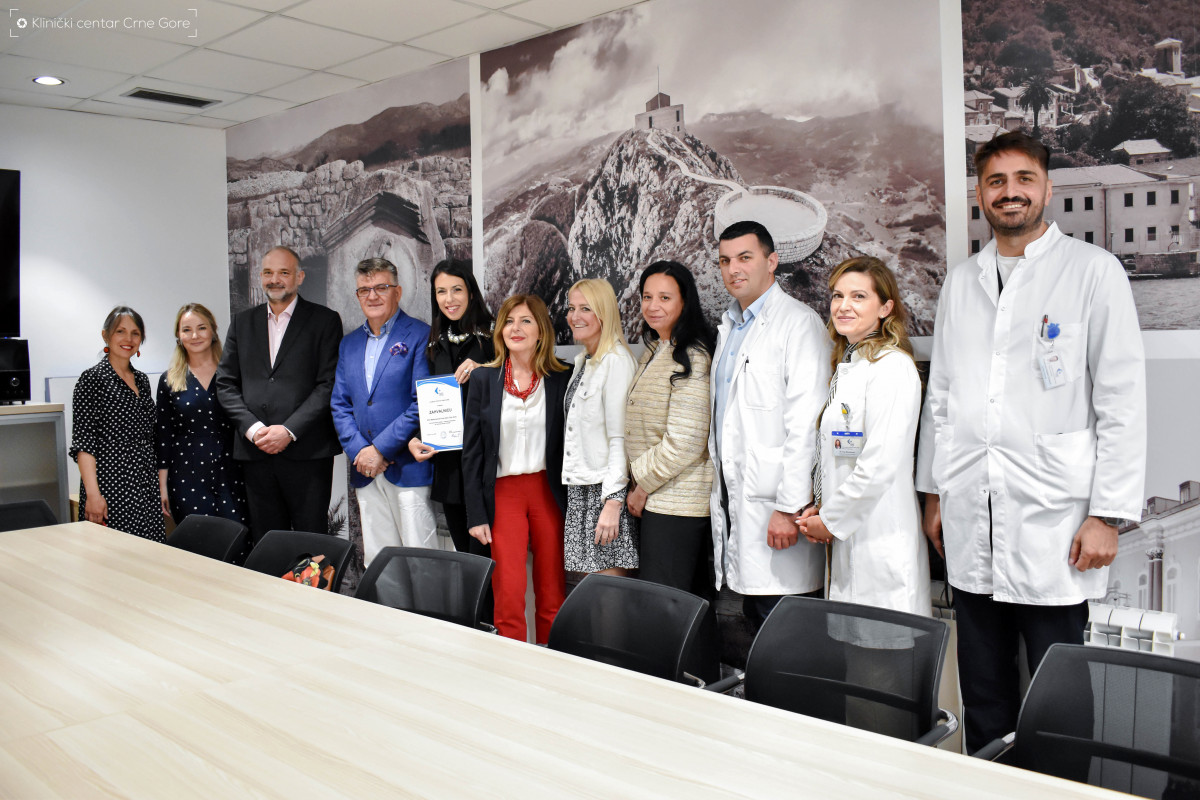 Direktor KCCG dr Radović sa saradnicima, Veselko Grubišić, izvanredni i opunomoćeni veleposlanik Republike Hrvatske i predstavnice NVO međunarodnog kluba žena Crne Gore