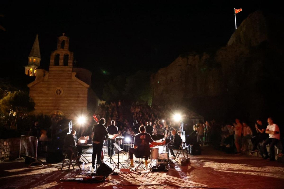 Koncert Mimo Sexteta pred brojnom publikom