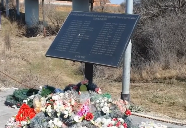 Screenshot 2026-05-01 at 12-29-07 Spomen ploča stradalima na mostu u Lužanima tokom NATO bombardovanja – YouTube