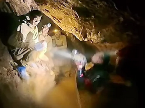 Međunarodni tim ronilaca pomaže u spašavanju mještana iz pećine u Laosu