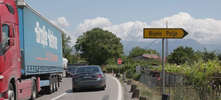 U toku potraga za medvjedom u zetskom selu Bijelo Polje, mještani na oprezu