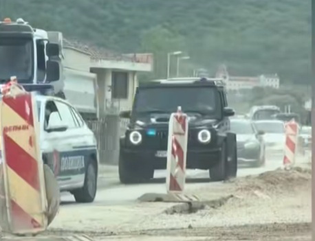 MUP nezvanično: Premijer nije bio u vozilu ‘mercedes brabus’ na trasi Tivat–Jaz, već strana štićena ličnost
