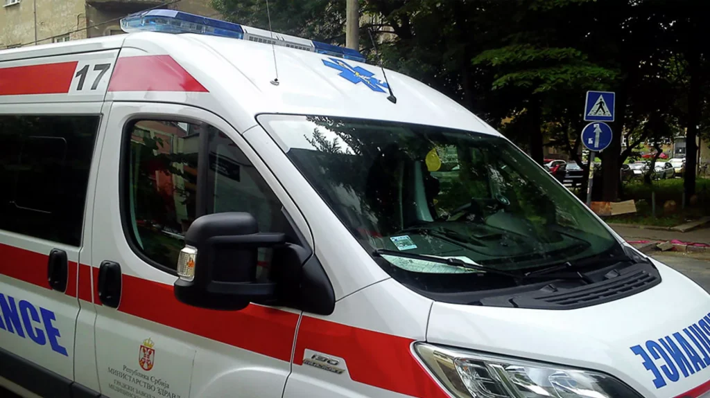 Dvije teške saobraćajne nezgode u Beogradu: Jedan mladić poginuo, nekoliko mladih povrijeđeno