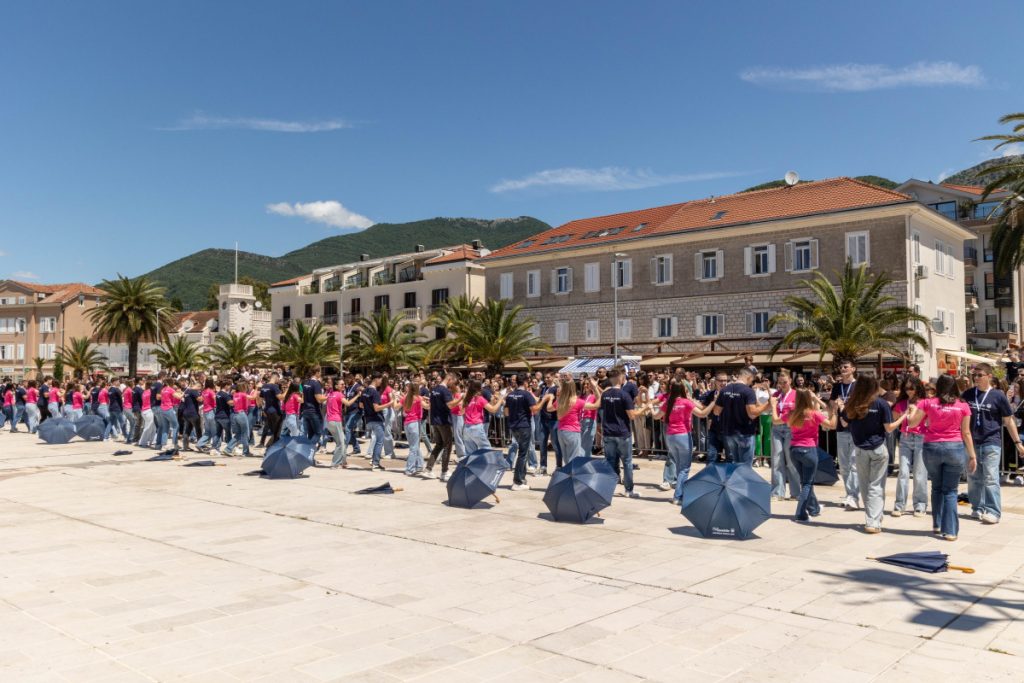 Tivatski maturanti plesom u buduće uspjehe (FOTO)