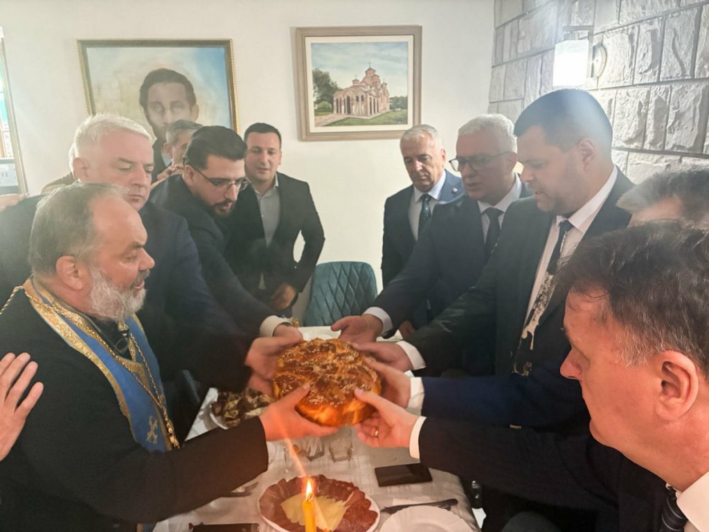 NSD u Nikšiću proslavila Svetog Vasilija Ostroškog Čudotvorca: Dok god pazimo jedni na druge moći ćemo da se uzdamo u snagu koju nam daje Sveti Vasilije (FOTO)