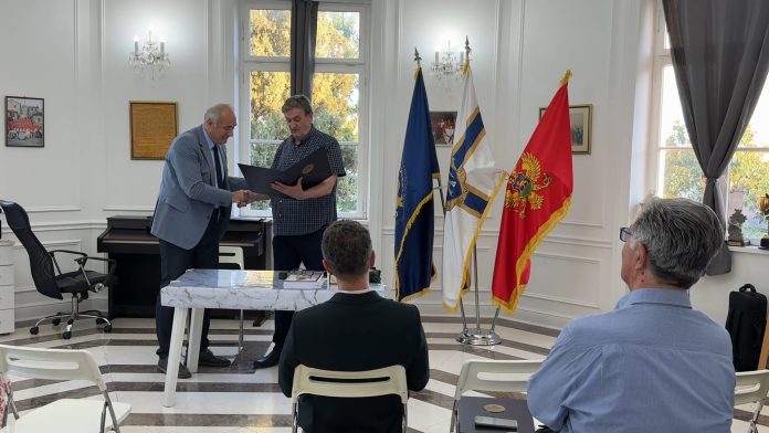 U paviljonu Gradske muzike u Herceg Novom održano predavanje profesora Mila Lompara