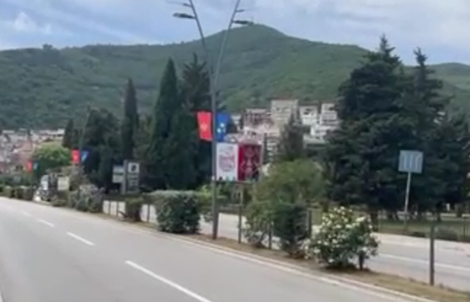 Đe su trobojke, brate Srbine? Od kad je Nikola Jovanović formirao koaliciju sa DPS-om, u Budvi nema trobojne zastave za 21. maj