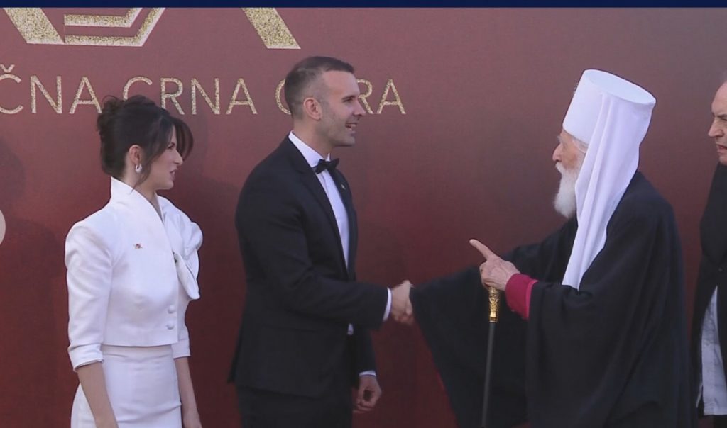 SVAKOG KO SE BORIO PROTIV DPS REŽIMA I BRANIO SPC MORA DA ZABOLI OVA SLIKA: Spajić i raspop Miraš na proslavi nezavisnosti!
