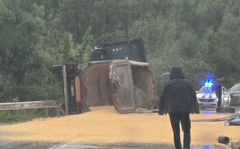 Zatvoren put Nikšić – Podgorica, prevrnuo se kamion!