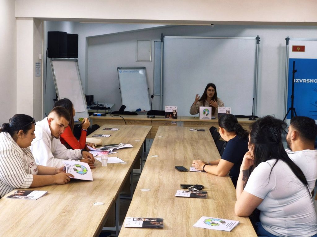 CAREP predstavio publikaciju i rezultate projekta „Da se bolje vidimo – da se dublje razumijemo“
