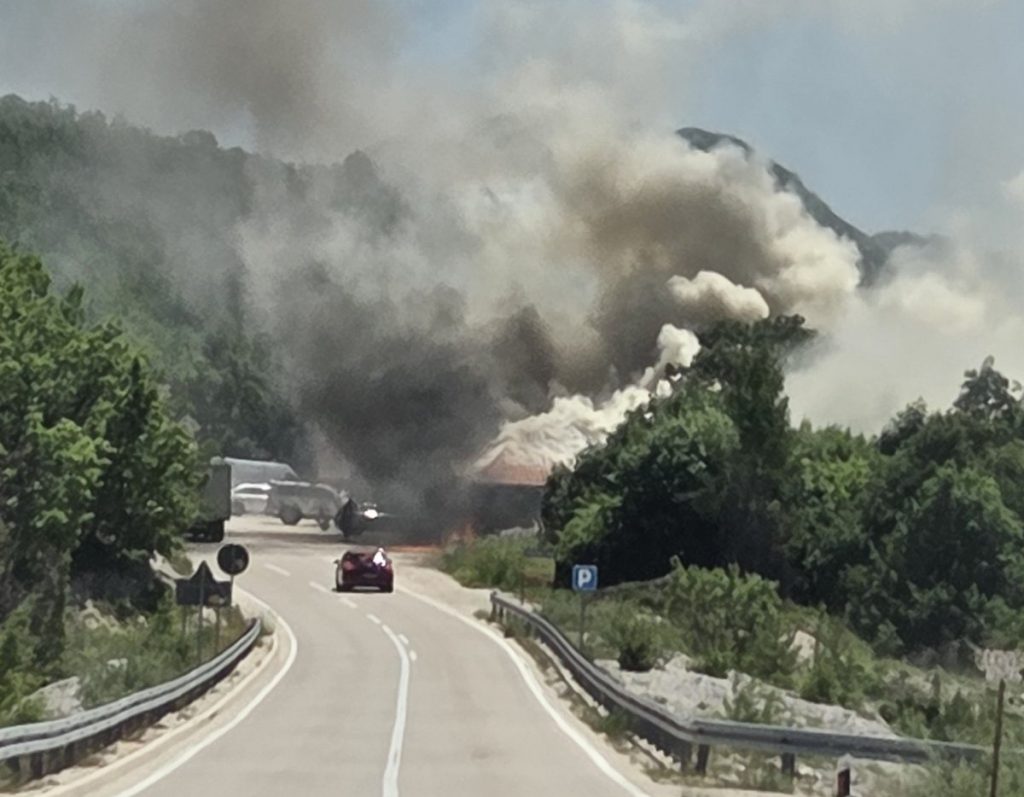 Izgorjela pečenjara restorana „Stara kuća“ na Grahovu (VIDEO)