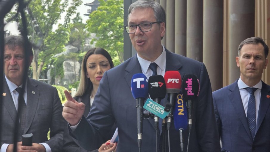 Vučić i danas na naslovnim stranama najtiražnijih kineskih medija!  Pomno se piše o svim aktivnostima  državne delegacije Srbije (FOTO)