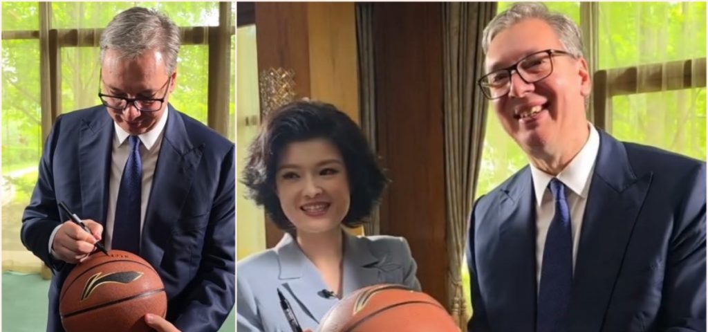 „Kad autogram postane mali čas kineskog jezika“: Vučić pored imena na košarkaškoj lopti dodao broj 577, evo i zbog čega (VIDEO)