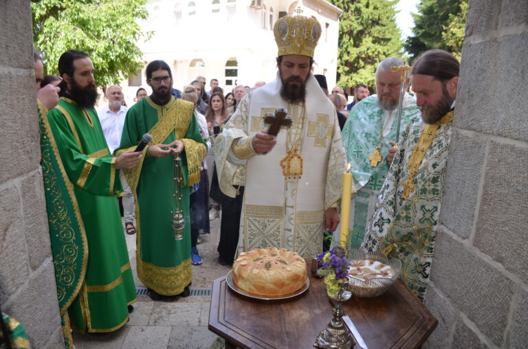 Trojičindan saborno proslavljen u Ostrogu; Vladika Pajsije: Ovaj praznik nas ujedinjuje, umudruje i osvećuje
