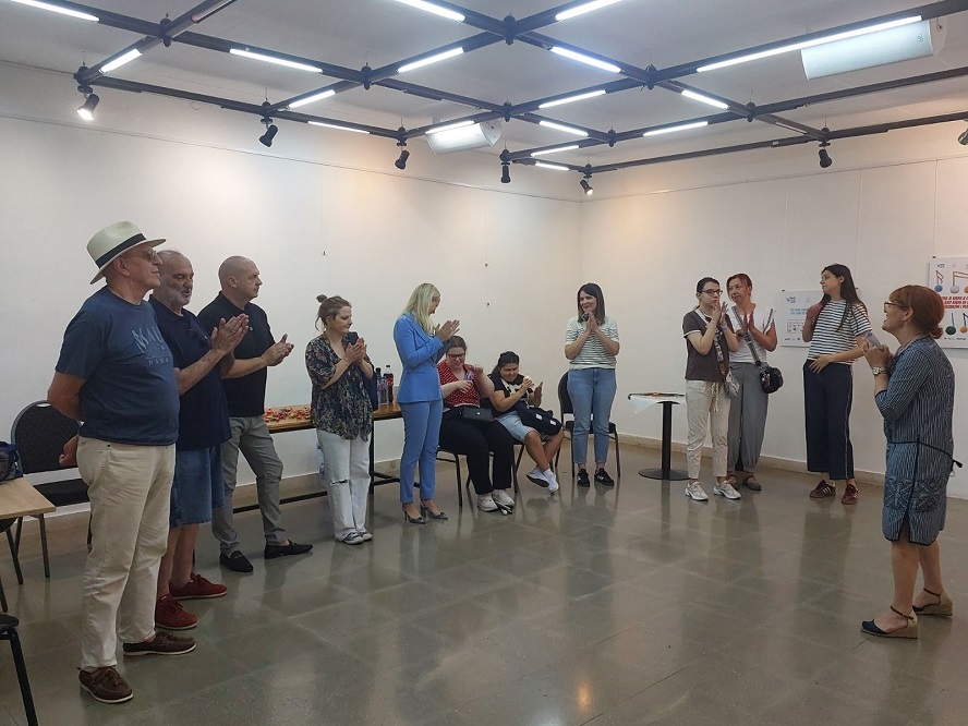 Kotor: Izložbom „Vidi, čuj, razmisli, promijeni“ promovisana inkluzija i osnaživanje žena sa invaliditetom