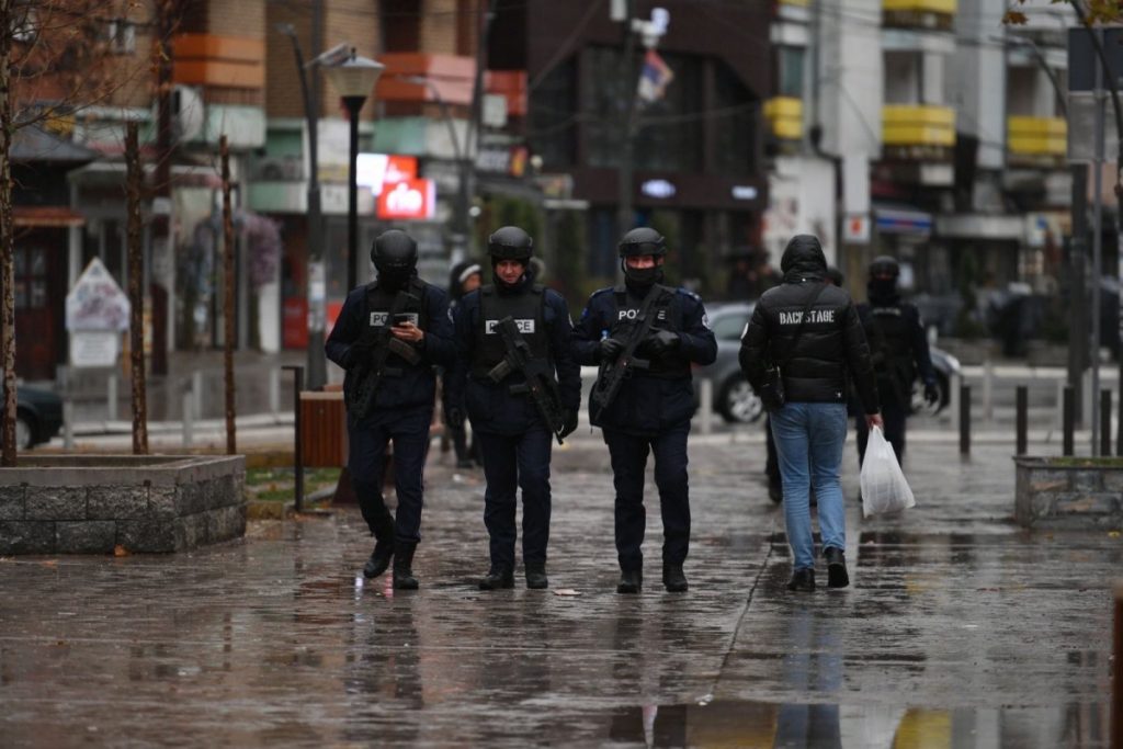 Tzv. kosovska policija privela četiri osobe u Kosovskoj Mitrovici nakon pokušaja da oslikaju mural