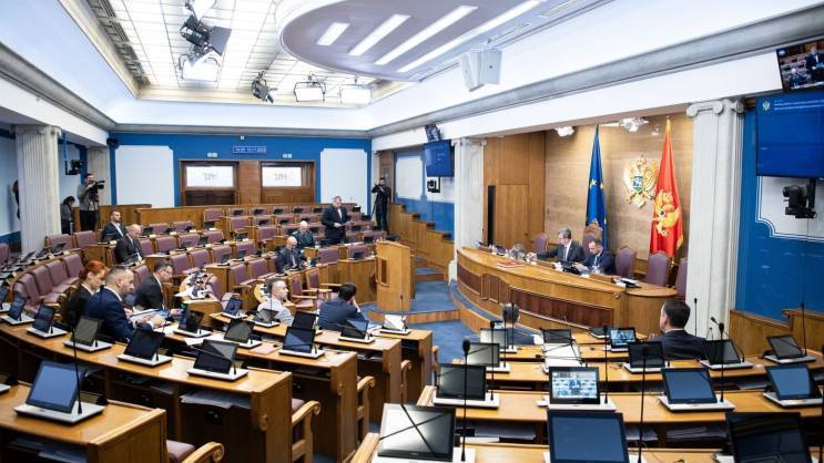 Deseta posebna sjednica Skupštine Crne Gore: Premijerski sat i poslanička pitanja Aleksića i Gutića