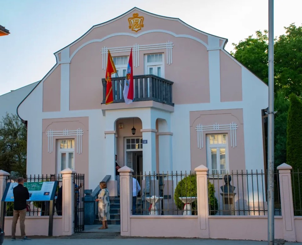 NOVI SKANDAL U REŽIJI ERVINA I RANKA: Zbog trobojke školu diplomatije umjesto u Beranama, preselili na Cetinje