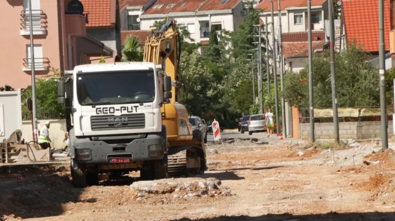 Na Starom aerodromu u toku rekonstrukcija ulica Cara Lazara i Vojislava Grujića