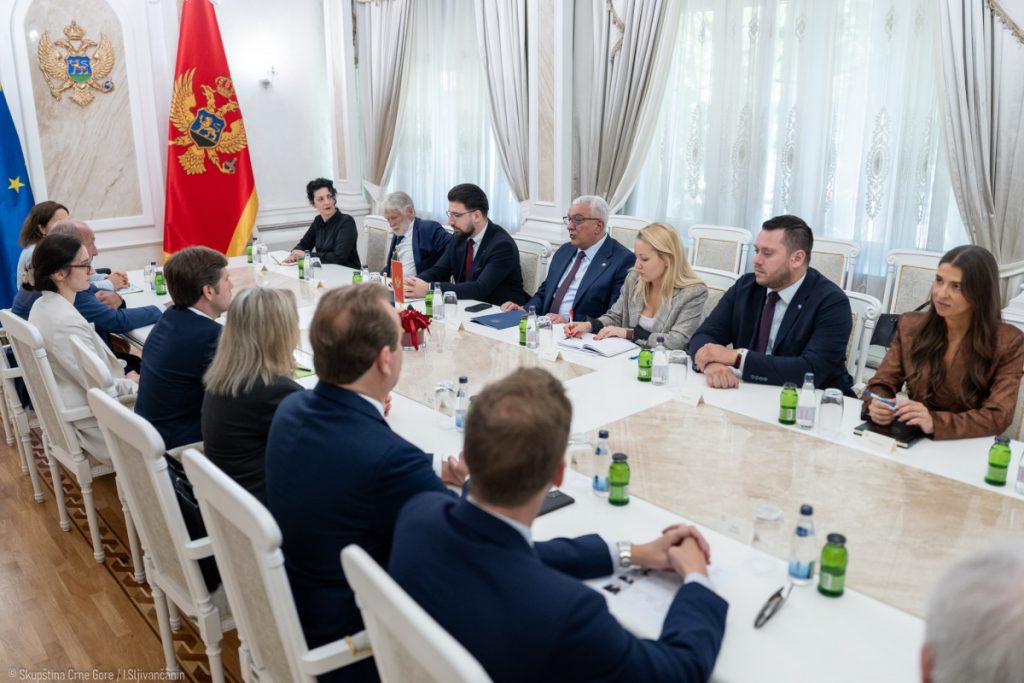 (FOTO/VIDEO) Mandić ugostio delegaciju francuskog odbora, Francuzi poručili – Mandić odlično vodi parlament, on je glavni garant jedinstvu!