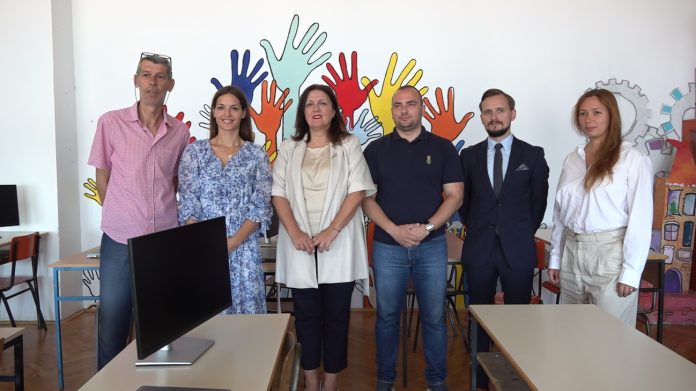 Herceg Novi: Vrijedna donacija računarske opreme za SMŠ „Ivan Goran Kovačić“