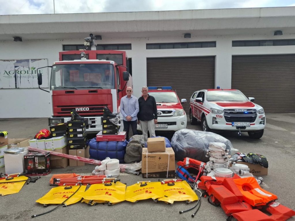 Bešović uručio opremu i vozilo novoformiranoj Službi u Tuzima