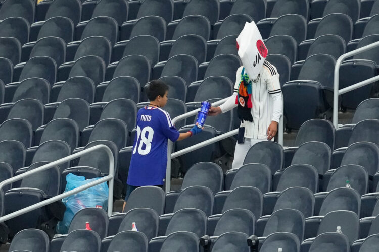 Japanci ponovo održali čas: „Samuraji“ pokupili smeće iza sebe