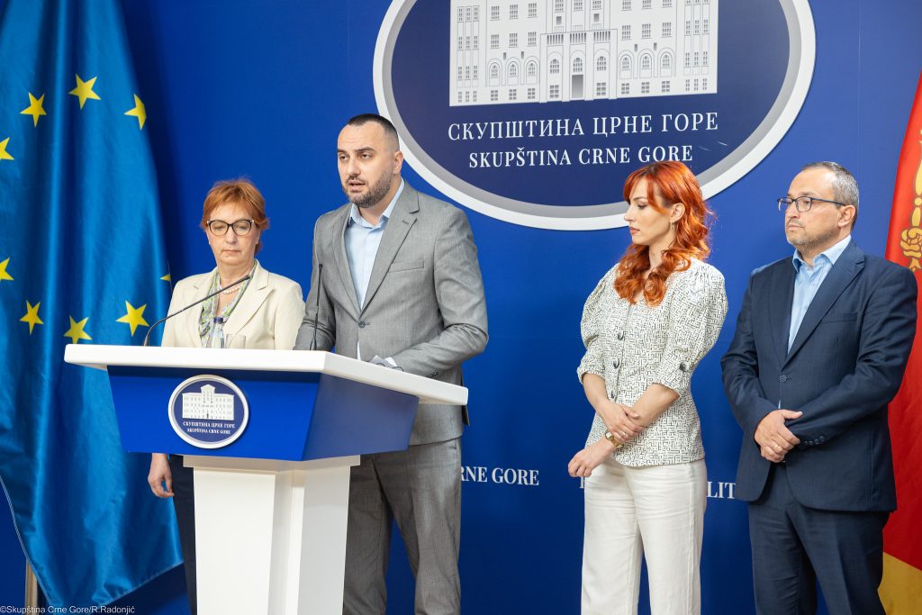 Predlog Demokrata: Jedan petak mjesečno za produženi vikend