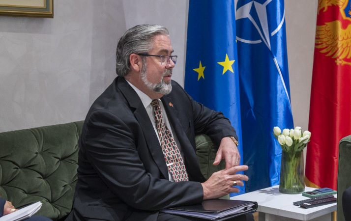 Ministar Dukaj – Majkl Kiz, otpravnik poslova u Ambasadi SAD (2)